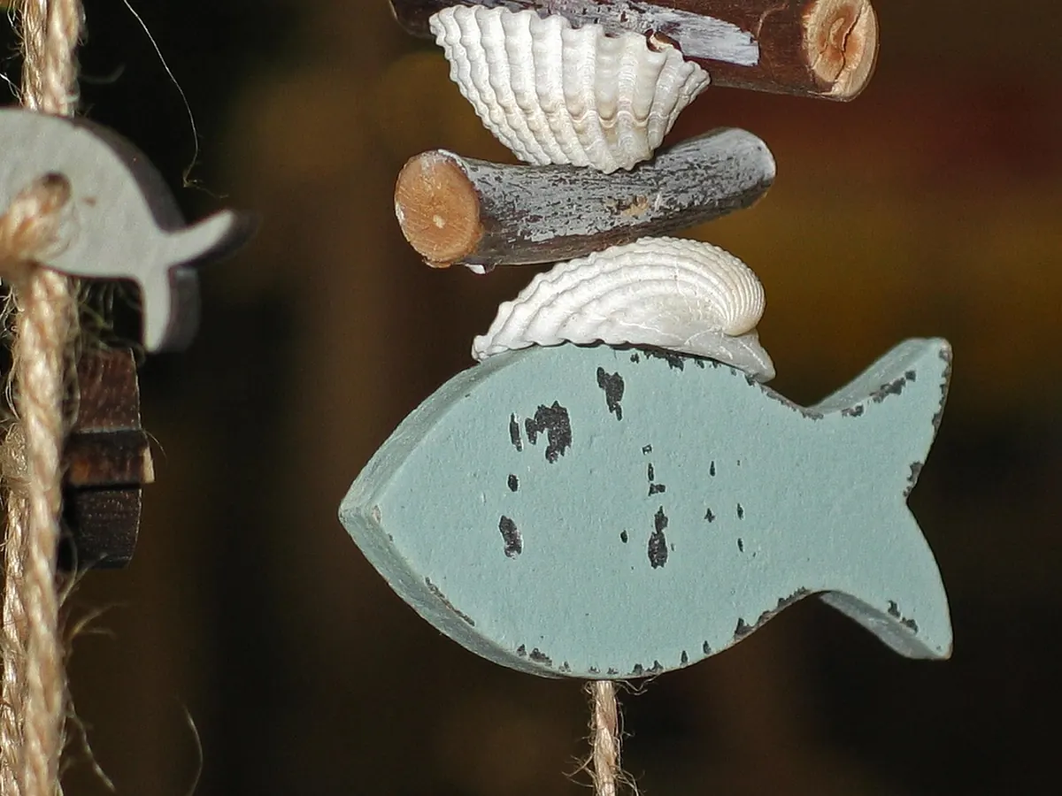 Coastal Home Decor on a Budget: 10 Driftwood and Rope Projects